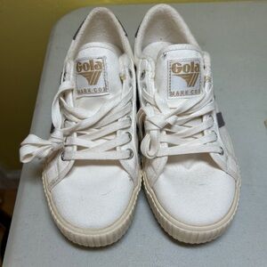 Gola Cream and White Casual Sneakers 
Size 8